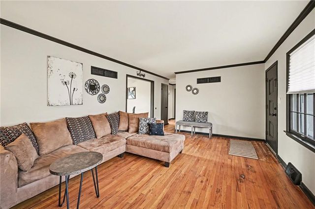 6017 N Howard Avenue, Gladstone, MO 64118