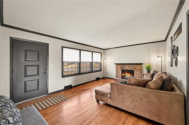 6017 N Howard Avenue, Gladstone, MO 64118