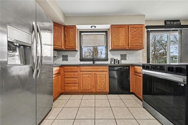 6017 N Howard Avenue, Gladstone, MO 64118