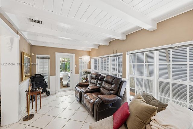 636 NE 17th Ter, Fort Lauderdale, FL 33304