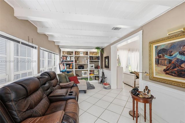 636 NE 17th Ter, Fort Lauderdale, FL 33304