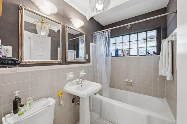 636 NE 17th Ter, Fort Lauderdale, FL 33304