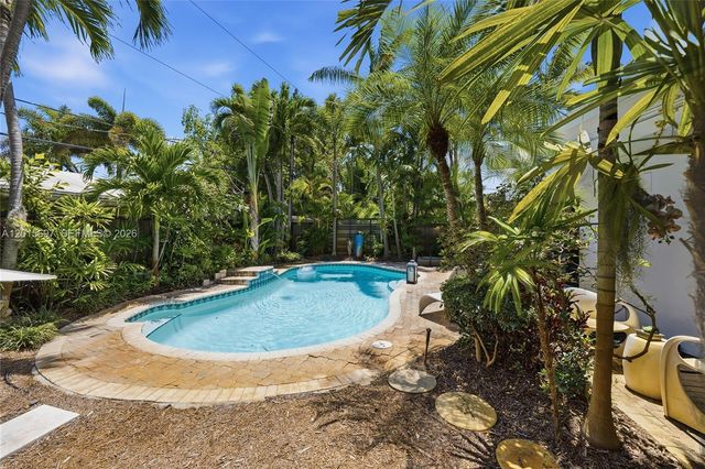 636 NE 17th Ter, Fort Lauderdale, FL 33304