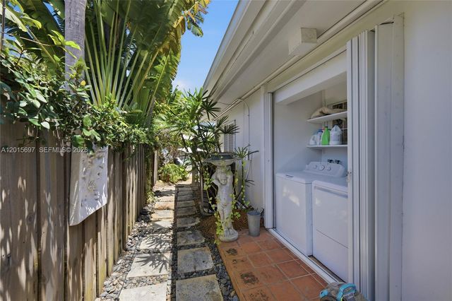 636 NE 17th Ter, Fort Lauderdale, FL 33304