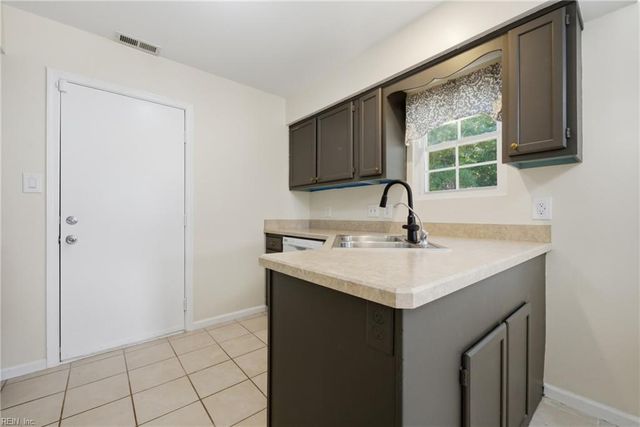 618 Cristal DR, Newport News, VA 23608