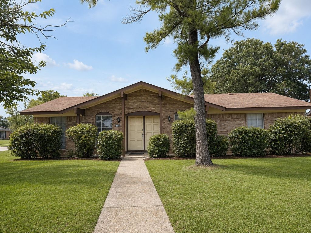 2117 Tiehack Lane, Garland, TX 75044