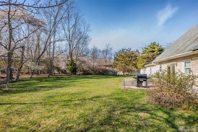 83 Manchester Lane, Stony Brook, NY 11790