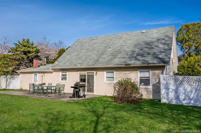 83 Manchester Lane, Stony Brook, NY 11790