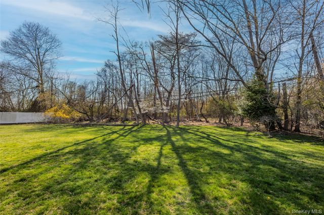 83 Manchester Lane, Stony Brook, NY 11790