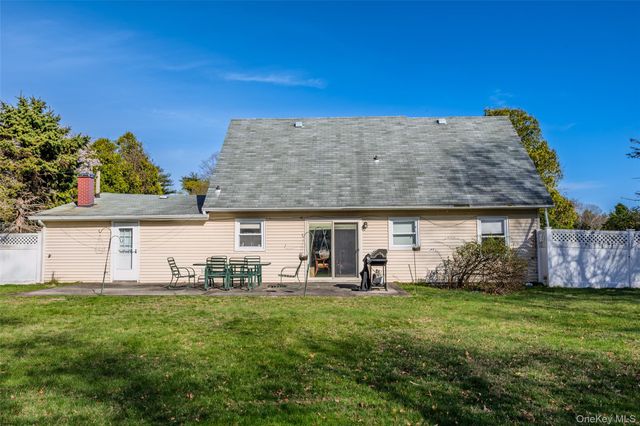 83 Manchester Lane, Stony Brook, NY 11790