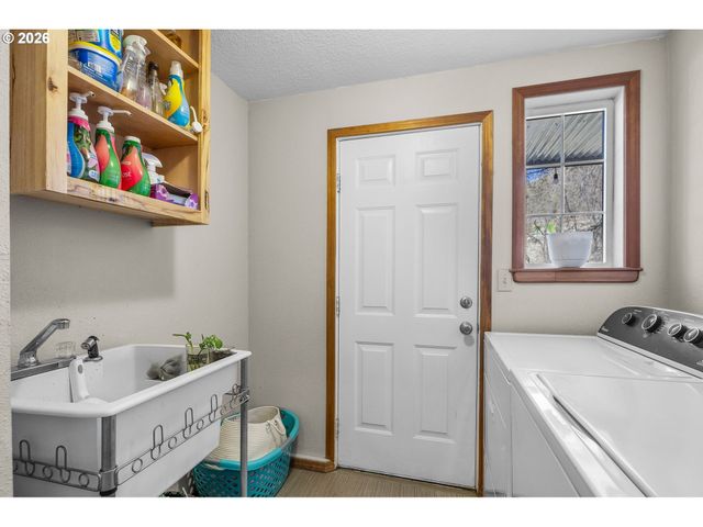 27374 BUMPY Rd, John Day, OR 97845