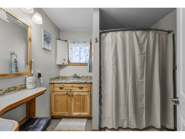 27374 BUMPY Rd, John Day, OR 97845