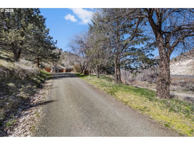 27374 BUMPY Rd, John Day, OR 97845