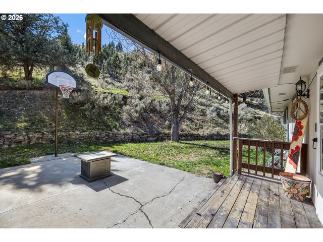 27374 BUMPY Rd, John Day, OR 97845