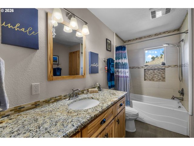 27374 BUMPY Rd, John Day, OR 97845