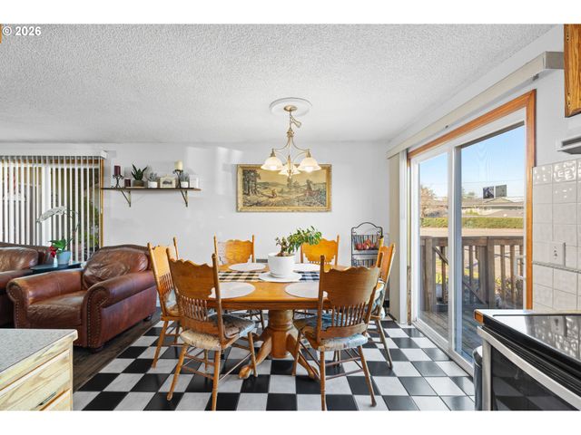 1480 Ne Kane Dr, Gresham, OR 97030