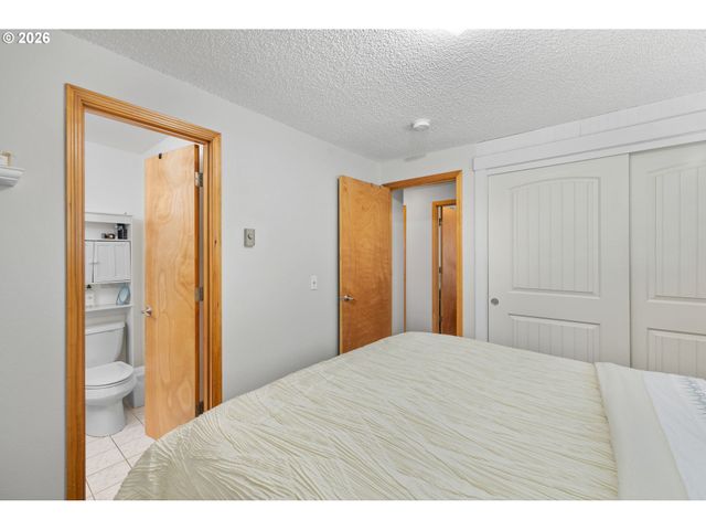 1480 Ne Kane Dr, Gresham, OR 97030