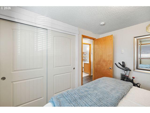 1480 Ne Kane Dr, Gresham, OR 97030