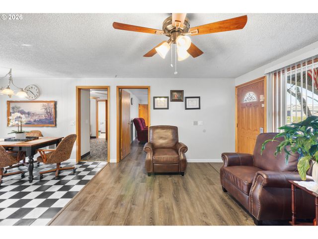 1480 Ne Kane Dr, Gresham, OR 97030