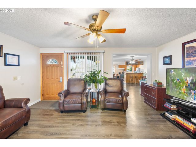 1480 Ne Kane Dr, Gresham, OR 97030