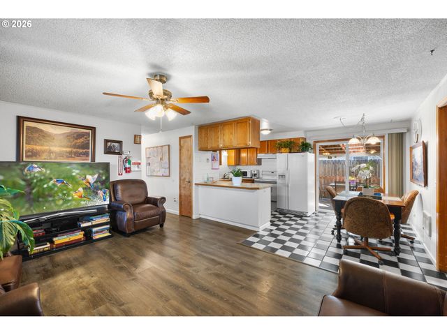 1480 Ne Kane Dr, Gresham, OR 97030