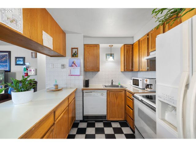 1480 Ne Kane Dr, Gresham, OR 97030