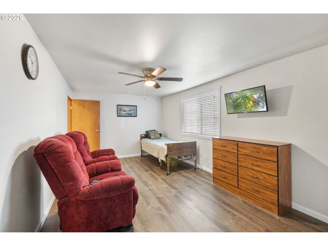 1480 Ne Kane Dr, Gresham, OR 97030