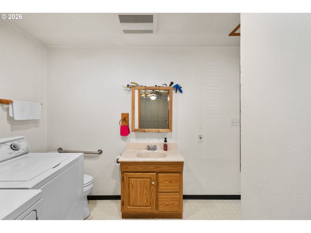 1480 Ne Kane Dr, Gresham, OR 97030