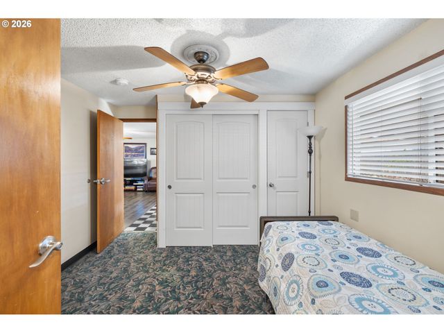 1480 Ne Kane Dr, Gresham, OR 97030