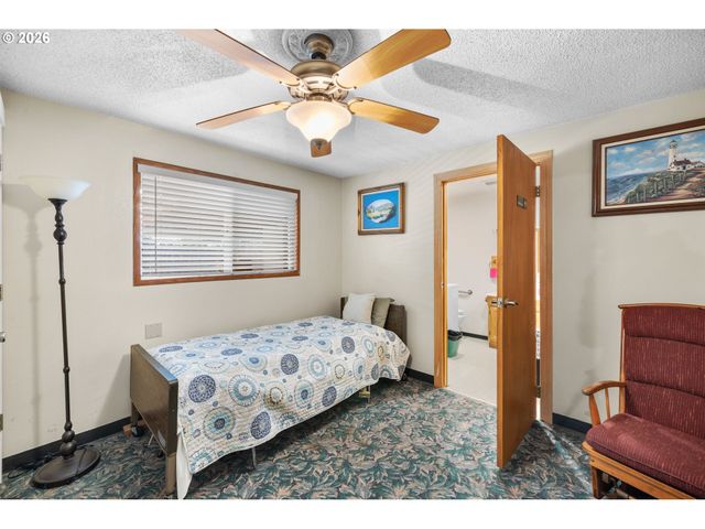 1480 Ne Kane Dr, Gresham, OR 97030