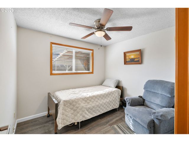 1480 Ne Kane Dr, Gresham, OR 97030