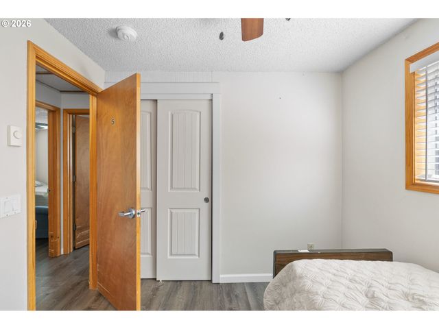 1480 Ne Kane Dr, Gresham, OR 97030