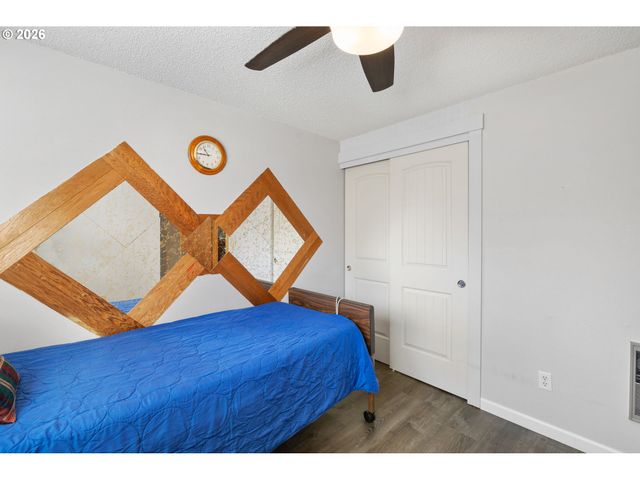 1480 Ne Kane Dr, Gresham, OR 97030