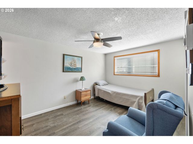 1480 Ne Kane Dr, Gresham, OR 97030