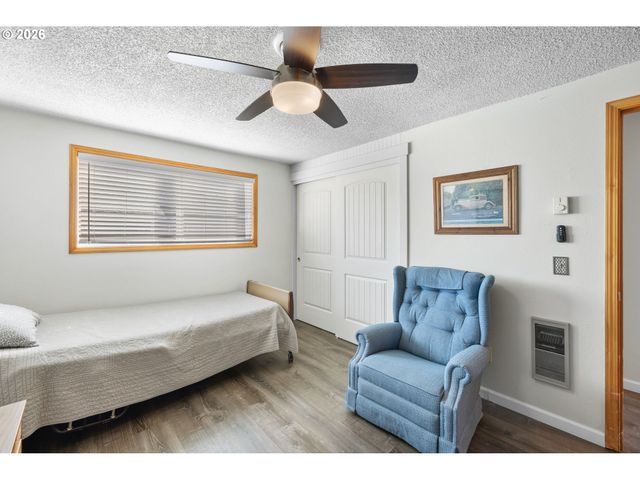 1480 Ne Kane Dr, Gresham, OR 97030