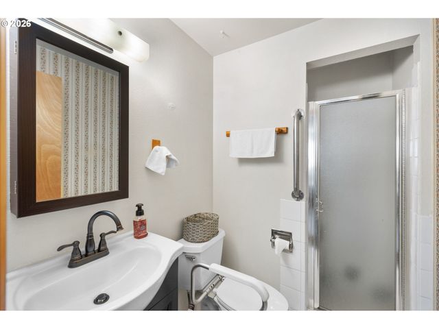 1480 Ne Kane Dr, Gresham, OR 97030