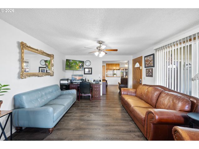 1480 Ne Kane Dr, Gresham, OR 97030