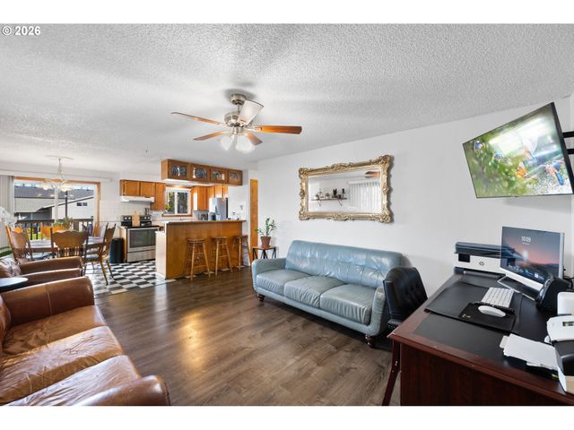 1480 Ne Kane Dr, Gresham, OR 97030