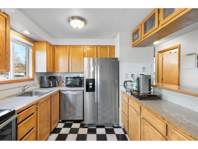 1480 Ne Kane Dr, Gresham, OR 97030