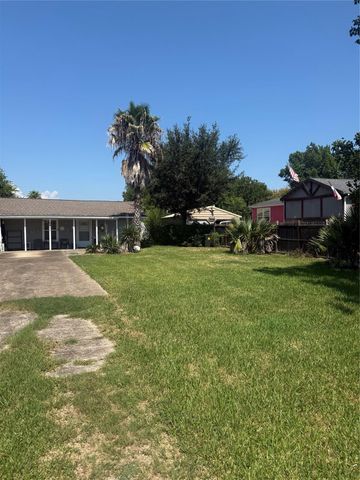 2446 Rue De Lafitte Drive, Dickinson, TX 77539