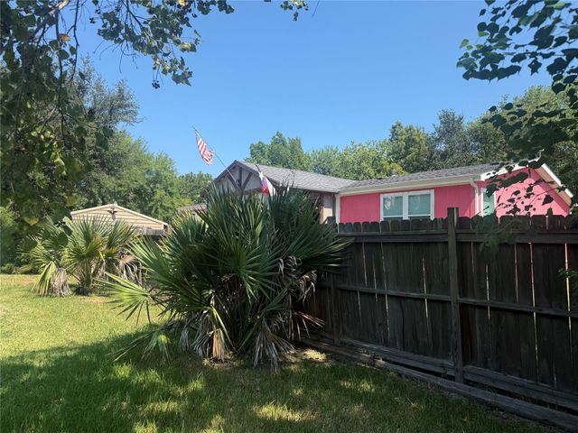 2446 Rue De Lafitte Drive, Dickinson, TX 77539