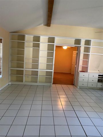 2446 Rue De Lafitte Drive, Dickinson, TX 77539