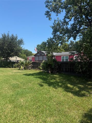 2446 Rue De Lafitte Drive, Dickinson, TX 77539