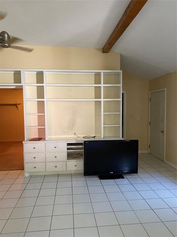 2446 Rue De Lafitte Drive, Dickinson, TX 77539
