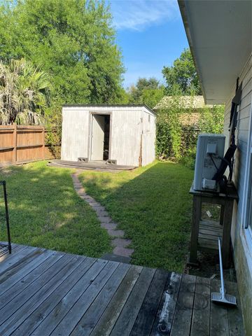 2446 Rue De Lafitte Drive, Dickinson, TX 77539