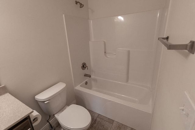 2807 AMBERWOOD CT, Columbia, MO 65203