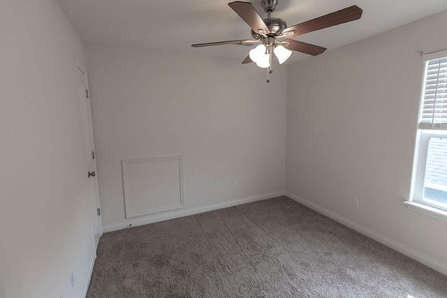 2807 AMBERWOOD CT, Columbia, MO 65203