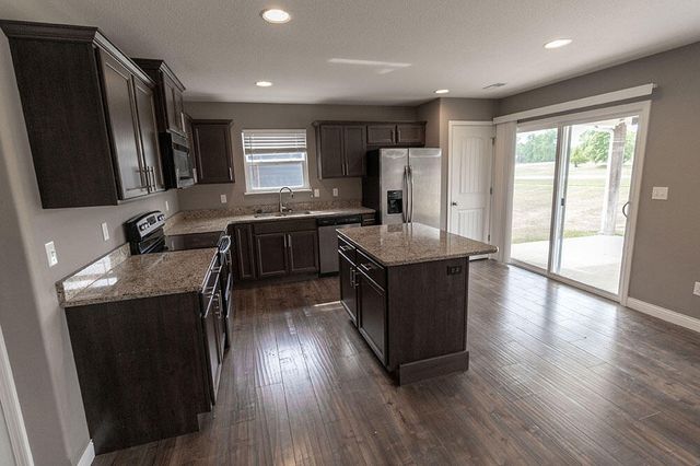 2807 AMBERWOOD CT, Columbia, MO 65203