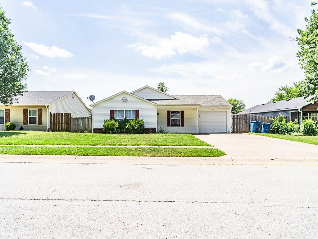 306 Parkcrest Drive, Bentonville, AR 72712