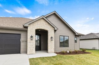 2314 N TRAVELLER DR, Columbia, MO 65202